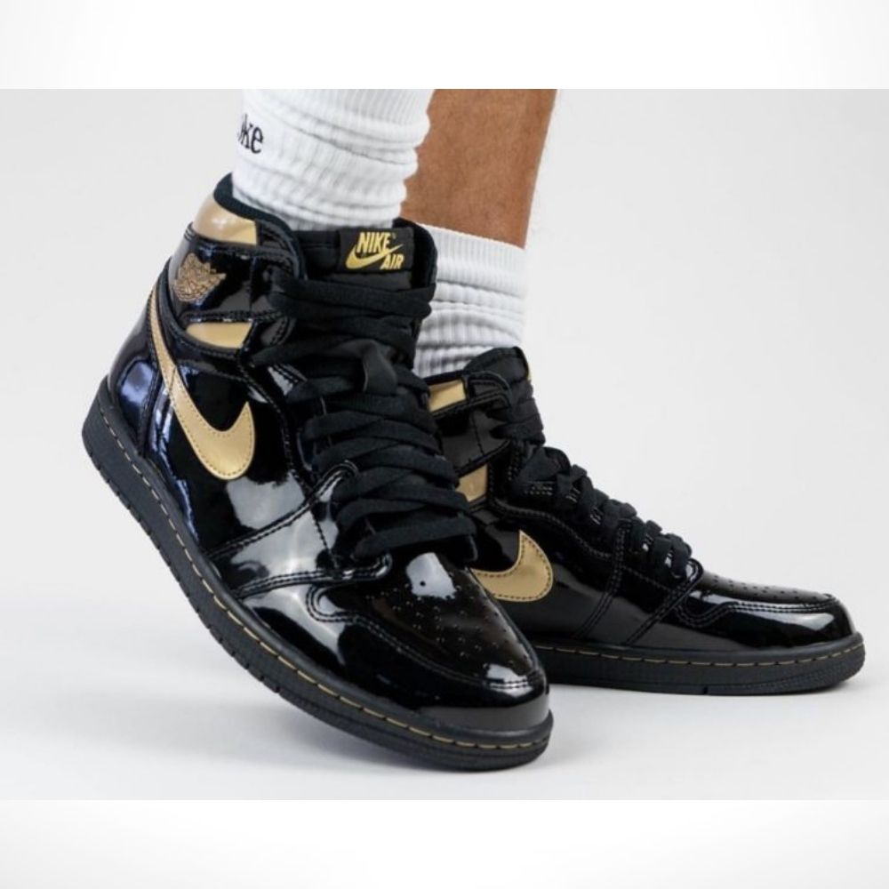 Air Jordan 1 Retro High OG Black Metallic Gold